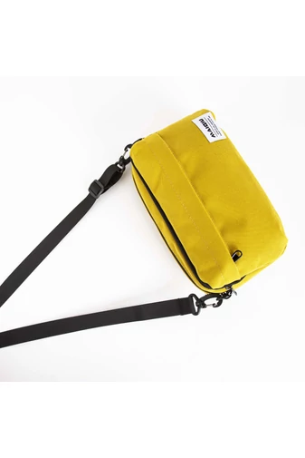 Žltá crossbody kabelka pre mužov vyrobená z polyesteru, strednej veľkosti