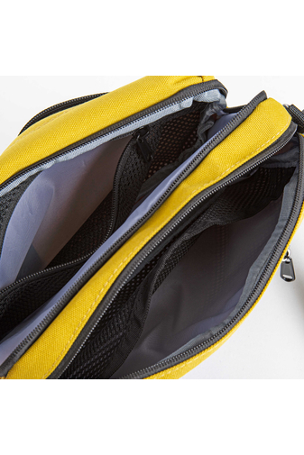 Žltá crossbody kabelka pre mužov vyrobená z polyesteru, strednej veľkosti