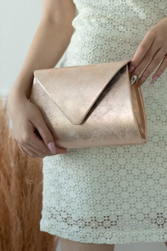 Prestige elegantná červená taška cez rameno s patentom, rozmery 24 cm x 15 cm x 5 cm