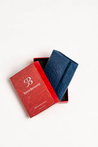 Sylvia Belmonte modrá peňaženka s vytlačeným vzorom ruží vyrobená z pravej kože