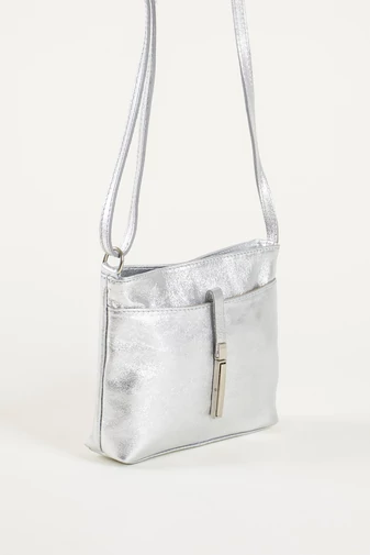 Strieborná crossbody kabelka z prírodnej kože