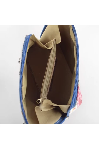Vivien malá biela crossbody kabelka, vyrobená z pravej kože s kvetinovými motívmi