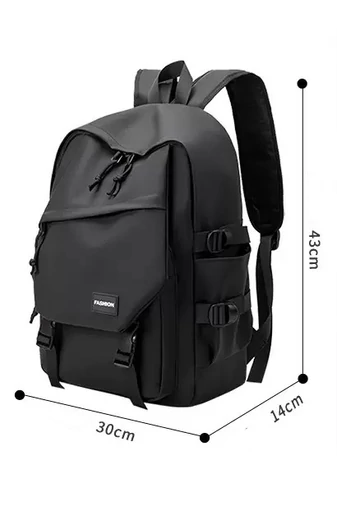 Čierny batoh vyrobený z vodotesného materiálu (43*30*14 cm)