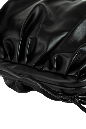 Čierna mini crossbody kabelka vyrobená z imitácie kože