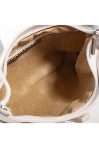 Čierna crossbody kabelka z pravej kože s tlačeným vzorom