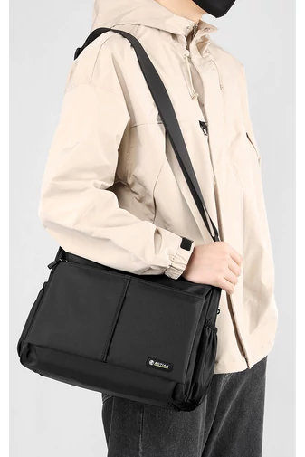 Tmavomodrá crossbody taška Bonluo pre mužov vyrobená z vodotesného materiálu Veľkosť (25*33*13cm)