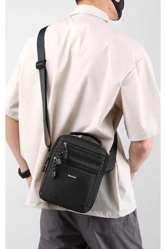 Čierna pánska Crossbody taška Bonluo z nepremokavého materiálu Veľkosť (25*21*8cm)