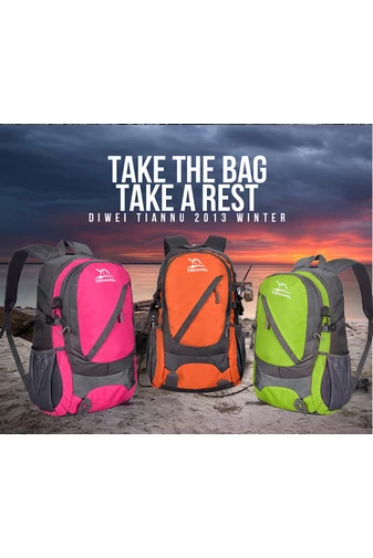 Červený turistický batoh z vodeodolného materiálu Rozmery 53*32*22cm Bonluo