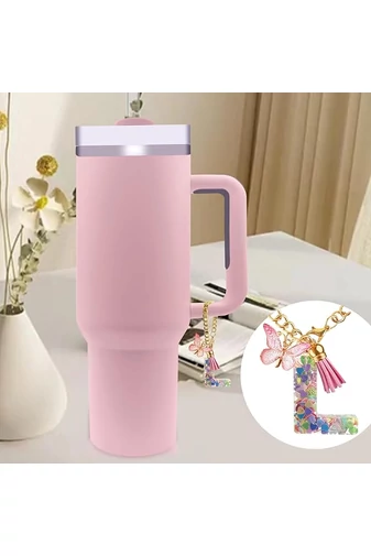 Elegantný prívesok na kľúče s ružovým písmenom „L“, ozdobený motýlikom