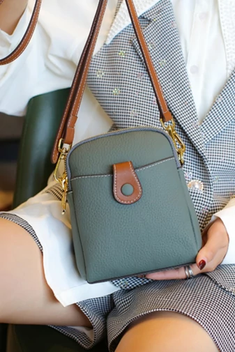Modrá mini crossbody kabelka Bonluo vyrobená z prírodnej kože Veľkosť (20*14*8cm)
