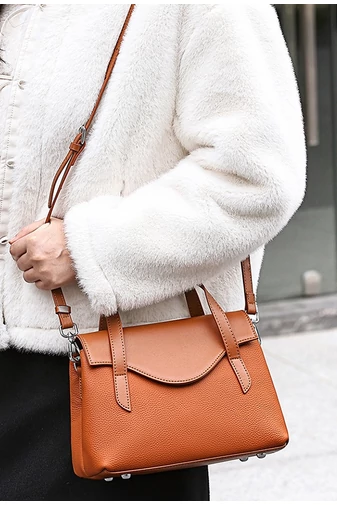 Kabelka do Ruky/Crossbody Taška 2v1z Pravej Kože, Elegantná, Kompaktná Svetlohnedá 17×25×11cm