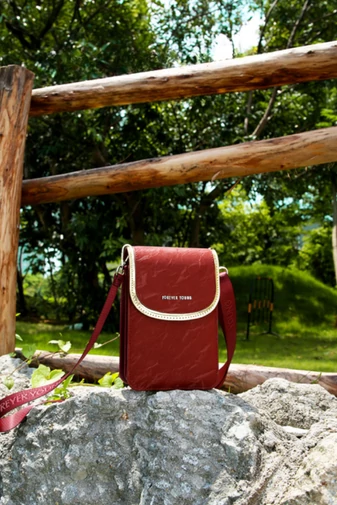 Crossbody Kabelka Multifunkčná s Kompaktným a Elegantným Dizajnom, Bonluo, Hnedá 20×13×6cm