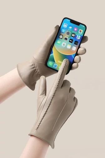 Elegantné Rukavice Z Pravej Jahňacej Kože Čiernej Farby So Zateplenou Podšívkou A Funkciou Touchscreen Veľkosť L 18,5×20cm